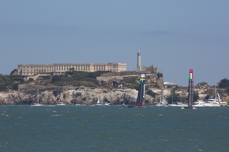 SAN FRANCISCO, CA - AUGUST 26: Swedish team tries to overtake the Italian team in front of the Alcatraz Island in the bay of San Francisco during the final of the America's Cup 2012.のeditorial素材