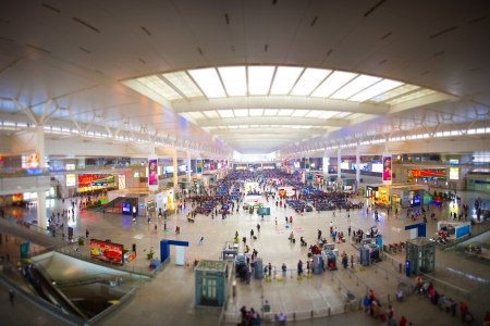 Shanghai Hong Qiao station  early in the morning with many people about to take their trainsのeditorial素材
