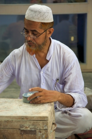 AGRA, INDIA, JULI 19: Unidentified Craftsman working for Tara, a Fair Trade Organization based in Agra, India and specialized in soap stone products, more or less 1000 Artisans work for Tara within ethical rules. India 2013.のeditorial素材