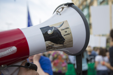 BRUSSELS, BELGIUM, SEPTEMBER 28: Belgian Gaia activists protest on the streets of Brussels on September 28, 2014 against slaughter without stunning. Support of people to petition for stunning animals before slaughter so they are unconscious before being kのeditorial素材