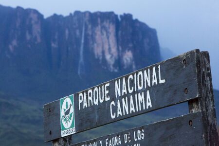 MOUNT RORAIMA, VENEZUELA, MARCH 31: Entrance wood sign to Canaima Nation Park. In the background we can see Mount Roraima Tepuy, Gran Sabana. Venezuela 2015.のeditorial素材
