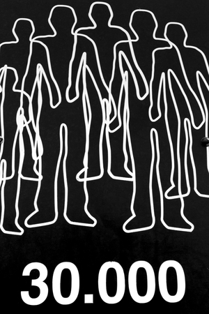 Black and white sign depicting the political status During The military dictatorship Saying with 30,000 victims. Parque de la Memoria in Buenos Aires, Argentina 2015 Memory Parkのeditorial素材