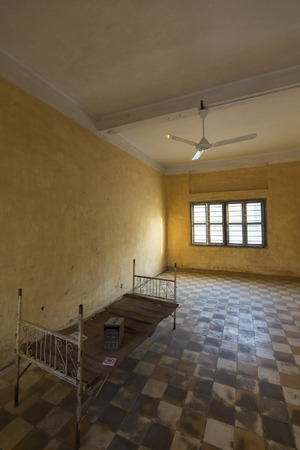 Interior of a cell at Tuol Sleng prison in Phnom Penh, Cambodia. This building was a concentration camp during the Cambodian genocide under the Khmer Rougeのeditorial素材