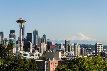 Space Needle with mount Rainier in a good dayのeditorial素材