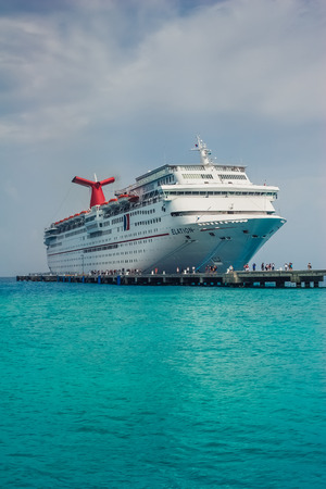 Grand Turk / Turks and Caicos Islands - May 10.2007: View on the Cruise Ship dock by the pier. Turquoise color of the sea, cloudy sky.のeditorial素材