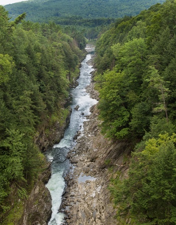 This is a view of the Ottauquechee River flowing through the Quechee Gorge State Park の写真素材