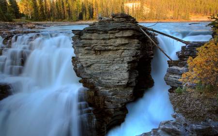 Athabasca Falls in Jasper National Park, Alberta の写真素材