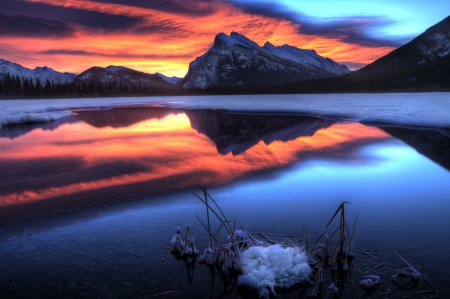 Sunset Mount Rundle Vermillion Lakes in Winterの写真素材