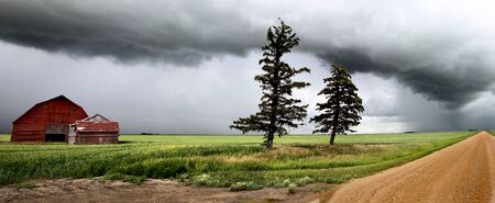 Storm Clouds Saskatchewan shelf cloud ominous warningの写真素材