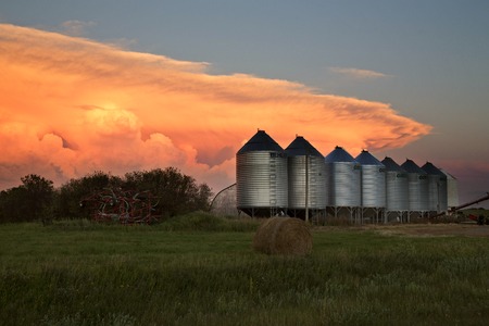Storm Clouds Saskatchewan Prairie scene Anvil Cloudの写真素材