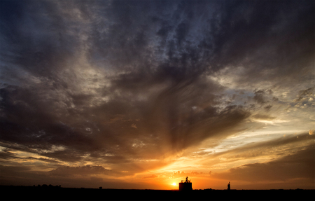 Sillouette Sunset Saskatchewan Orange Color Storm Cloudsの写真素材