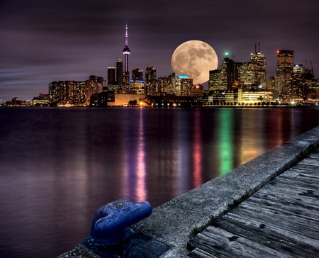 Full Moon Toronto Skyline City Lake Ontario Pierのeditorial素材