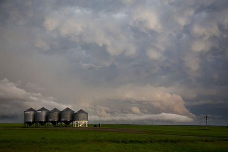 Prairie Storm Clouds in Saskatchewan Canada Mammatusのeditorial素材
