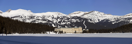 Chateau Lake Louise Hotel Alberta Canada Winterのeditorial素材