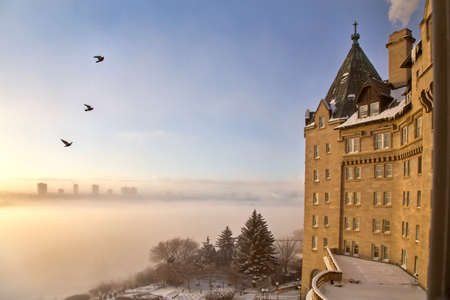 Hotel Macdonald Edmonton Sunrise over the foggy valleyのeditorial素材