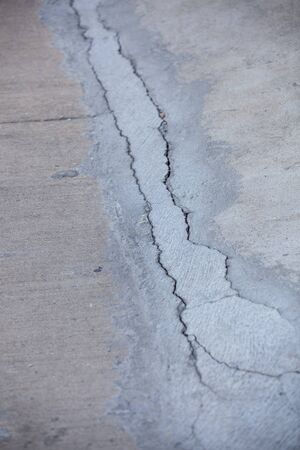 Spontaneous cracks in the wall