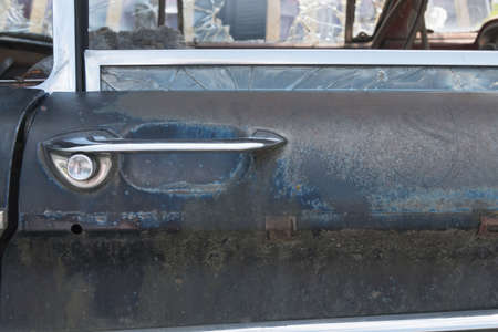 close up of a door buckle of an old rusty carの写真素材