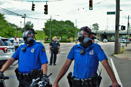 Dayton, Ohio United States 05/30/2020 police officers putting on gas masks preparing to deploy OC pepper spray and tear gas at a black lives matter protestのeditorial素材