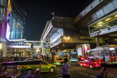Bangkok Skytrain Station at night, traffic in the centerのeditorial素材