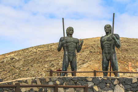 2 statues in high region of Fuerteventura islandの写真素材