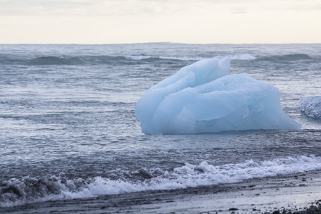 Icebergs on the shore of diamond beach, icelandの写真素材