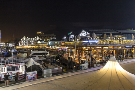 V A Waterfront harbour at night in Cape Townの写真素材