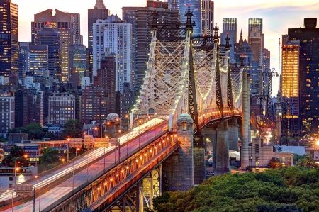 Brooklyn Bridge and Manhattan Skyline At Night, New York Cityの写真素材