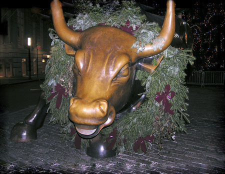 New York City, USA - 24th December 2004 -  Wall Street Bull at Christmas timeのeditorial素材