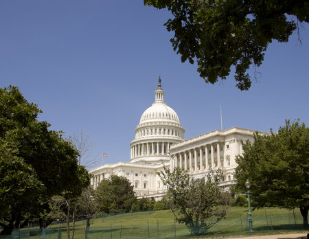 Washington, DC - USA - June 23th, 2007 : Capitol and house of Representatives to the right, view from the park, Washington, DCのeditorial素材