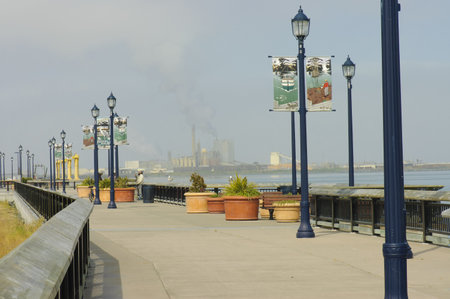 Eureka, California, May 9th, 2006 :  Eureka Boardwalk with scenic view on the harbour and the industrial area, Eureka, Californiaのeditorial素材