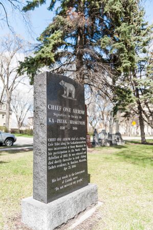 Headstone, Chief One Arrow, chief of First Nation of Willow Crees,St.Boniface, Manitobaのeditorial素材