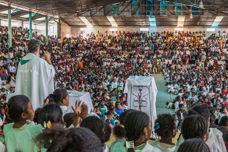 Father Pedro Opeka during his mass in his village of Akamasoa, Antananarivo, Madagascar on oct 07, 2007. Father Pedro is nominated for Nobel Peace Prize 2013.のeditorial素材