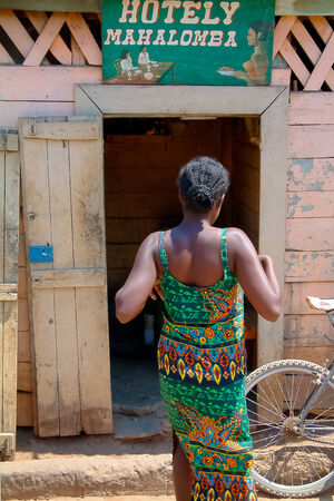 BELO SUR TSIRIBIHINA, MADAGASCAR, SEPT 15: An unidentified woman in front of a restaurant on sept 15, 2004 in Belo Tsiribihina, west of Madagascarのeditorial素材