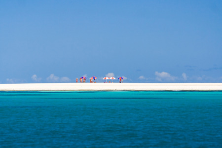 NOSY IRANJA, MADAGASCAR - APR 5: A group of tourists on the sandbank of Nosy Iranja, near Nosy Be, Madagascar on apr 5, 2008.のeditorial素材