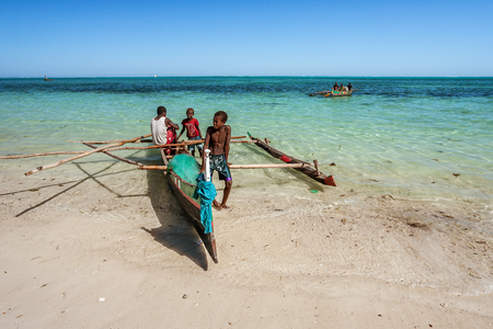 Tsifota, Madagascar,June 09, 2017:  Vezo fishermen and their outrigger canoe on the beach of Tsifota, southwestern Madagascarのeditorial素材