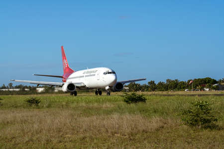An Air Madagascar Boeing 737 taking off from Sambava airport in Madagascar on January 14, 2019のeditorial素材