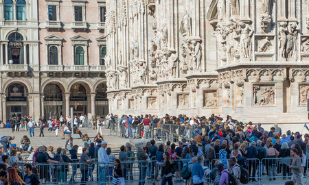 Milan Italy September 26th 2018:tourists queued up to visit the Milan Cathedralのeditorial素材