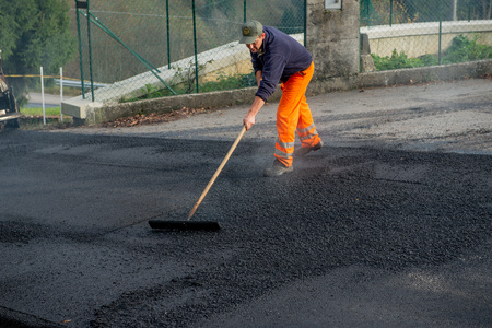 zorzone Italy November 14th 2018:workers at work to redo the road surfaceのeditorial素材