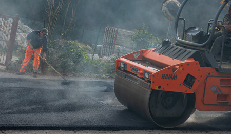 zorzone Italy November 14th 2018:workers at work to redo the road surfaceのeditorial素材