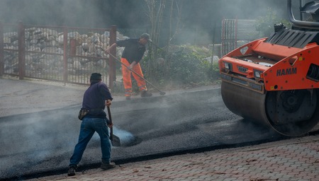 zorzone Italy November 14th 2018:workers at work to redo the road surfaceのeditorial素材