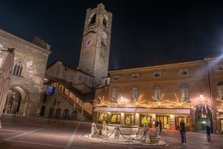 Piazza Vecchia in Bergamo illuminated for Christmasのeditorial素材