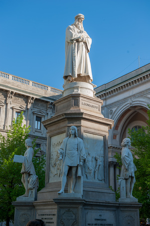 statue of Leonardo da Vinci placed in front of the Scala Theatre in Milanのeditorial素材