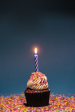 happy birthday cupcake whit candlesの写真素材
