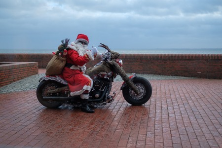 Wilhelmshaven, Germany - December 24: Unidentified biker dresses as Santa Claus for Christmas at the South Beach on December 24, 2016 in Wilhelmshaven, Germanyのeditorial素材