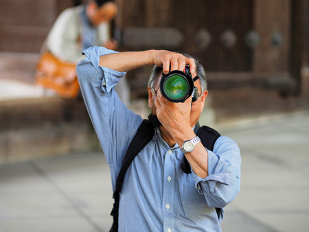 Kayoto, Japan - May 11: Unidentified man makes photo the photographer on May 11, 2014 in Kyoto, Japan.のeditorial素材
