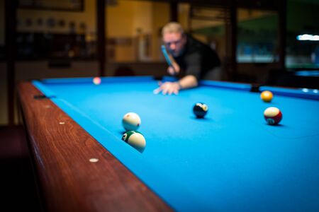 A man plasy Pool Billiard