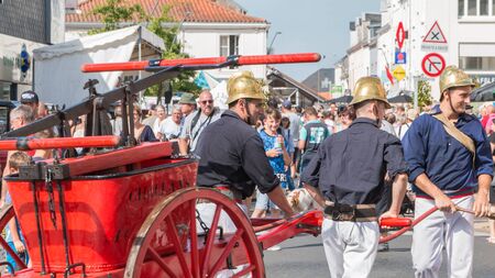 Challans, France - August 11, 2016 : event Once Challans "Autrefois Challans" organized by the city and plunges visitors into the city from the early 20th century - Firefighters have an antique pump early 20th centuryのeditorial素材