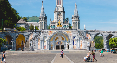 Lourdes, FRANCE, June 22, 2017 - tourists walking in front of the cathedral of the sanctuary of Lourdes, Franceのeditorial素材