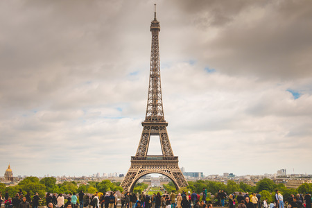 PARIS, FRANCE - May 08, 2017 : from the Place du Trocadero, tourists watch and photograph the Eiffel Towerのeditorial素材