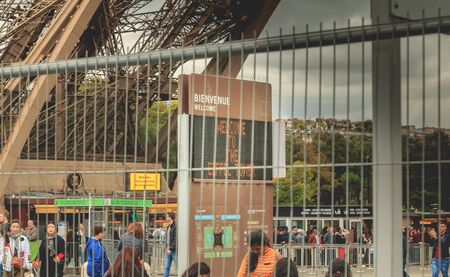 Paris, France - October 08, 2017 : behind barriers of intrusion protection, a panel welcomes visitors to the Eiffel Tower on a fall dayのeditorial素材